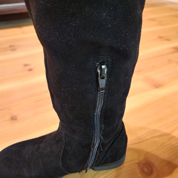 Cat & Jack Girls Black Microsuede Tall Boots sz 13 - Picture 3 of 5